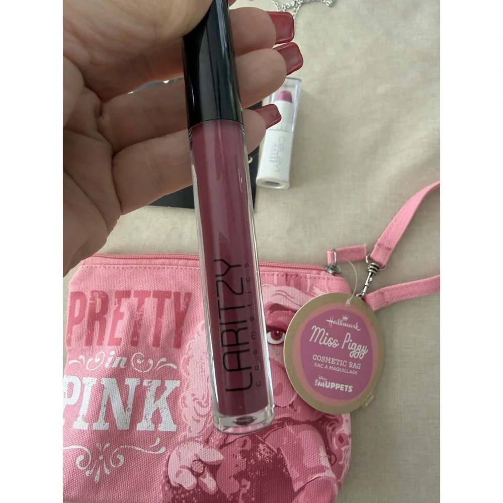Miss‎ Piggy Makeup Bag Beauty Bundle Necklace Lipstick Pink Gift Set NWT